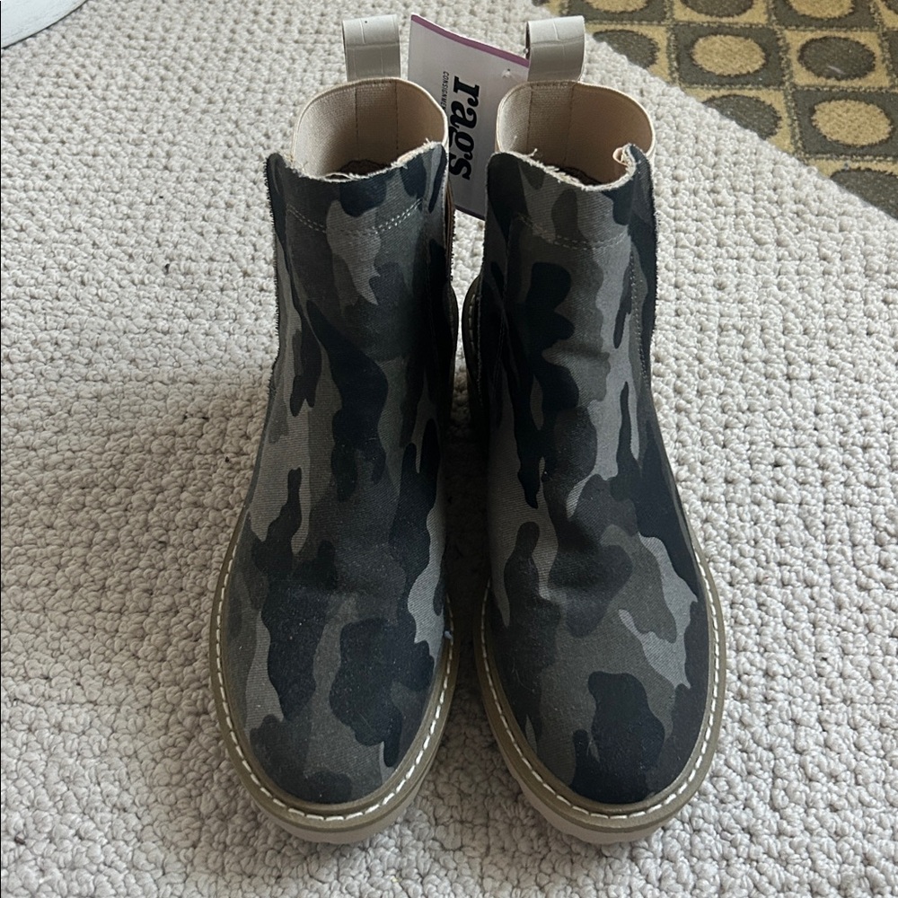 Camouflage boots